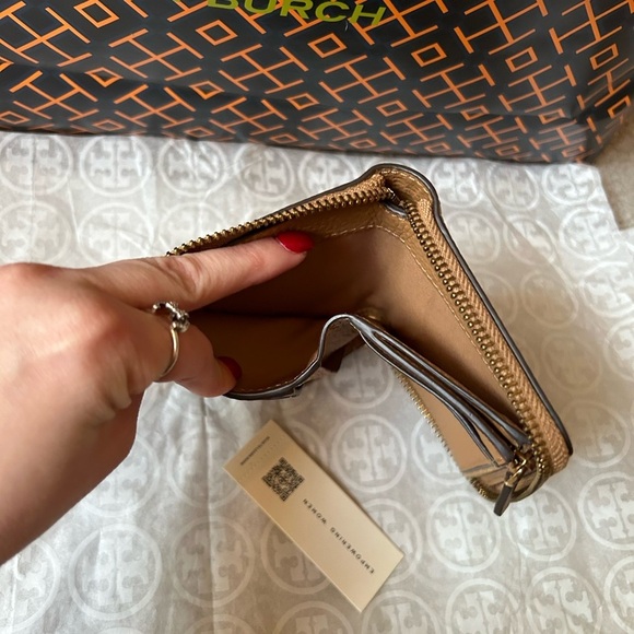 Tory Burch Britten Medium Wallet Tiramisu Gold Tan Brown - Picture 9 of 10